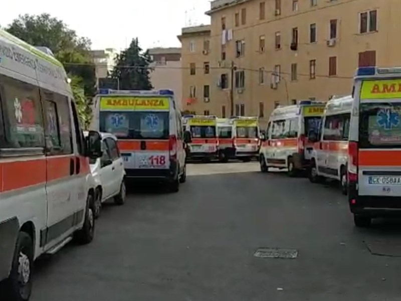 Lavocedimanduria It Manduria Tornano Le Code Delle Ambulanze Con Il