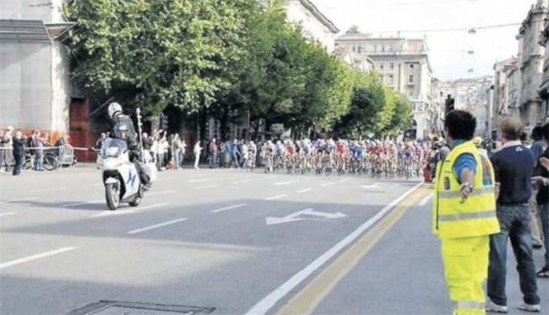 La polizia locale manduriana a Lecce per il servizio d'ordine al Giro d'Italia