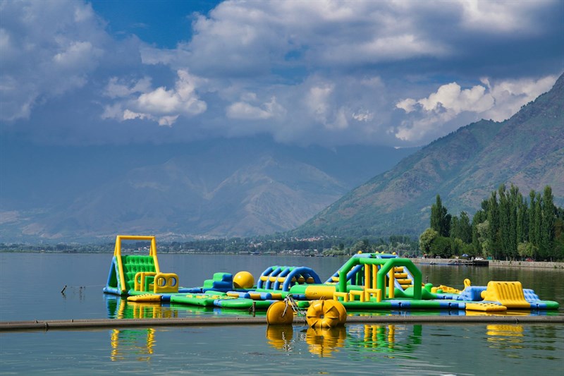 Ottimizzazione dei sistemi di filtrazione e circolazione nelle attrazioni acquatiche gonfiabili