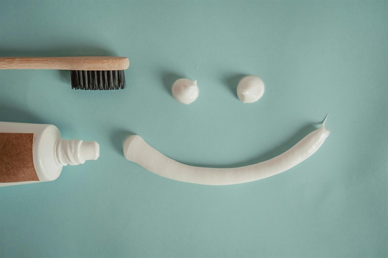 5 abitudini quotidiane che influenzano segretamente il tuo sorriso