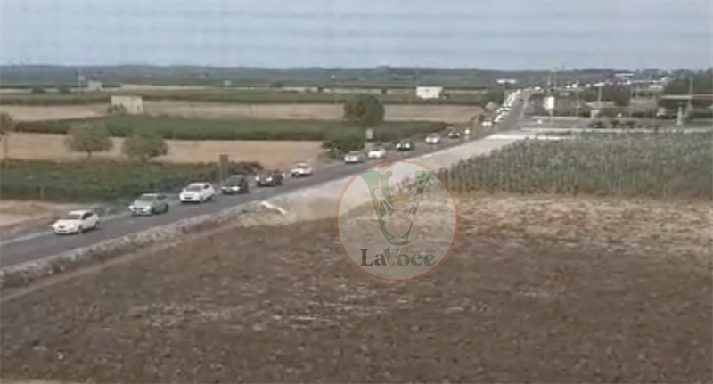 Incredibile coda di auto di rientro dal mare IL VIDEO