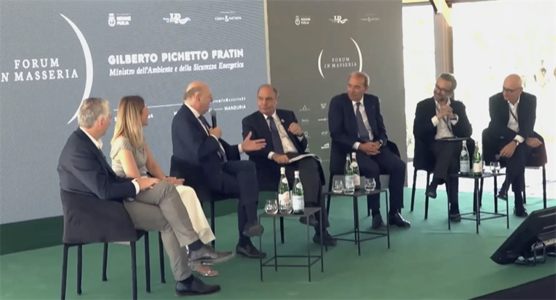 Bruno Vespa al ministro Fratin: "le pale eoliche nelle terre del Primitivo non sono il massimo dal punto di vista ambientale" VIDEO