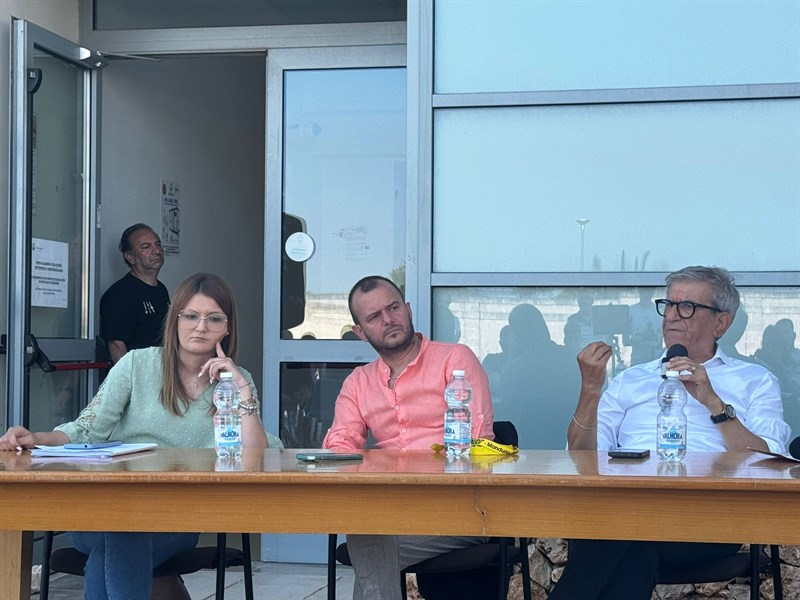 Sul futuro del calcio il sindaco passa la mano ai tifosi: “vedetevela voi”