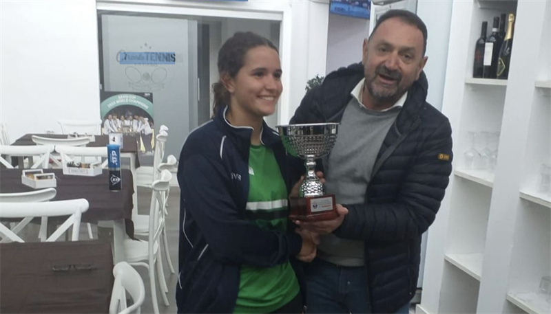 Manduriana quindicenne campionessa provinciale di tennis quarta categoria