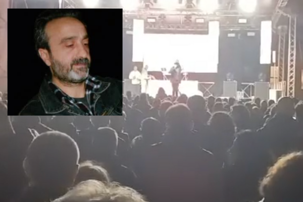 Nandu Popu ricorda sul palco l'amico Rodolfo Renna