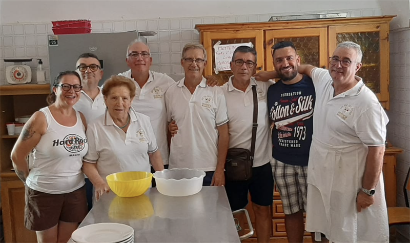 Militari dell'Ansi cuochi per i più fragili 
