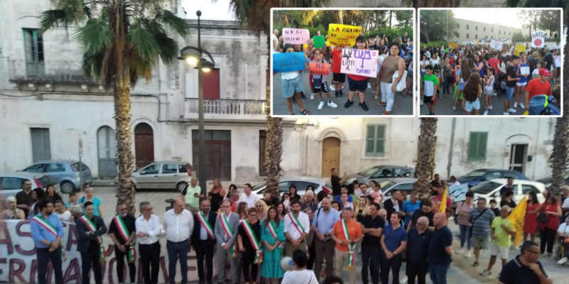 La manifestazione di ieri con i sindaci