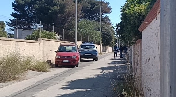 Furto nella marina manduriana, il ladro ruba l'auto e lascia la bici con cui era arrivato