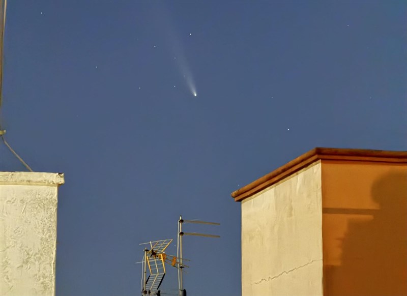 La cometa del secolo sul cielo di Manduria