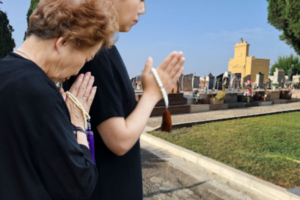 Si reca al cimitero e non trova più la tomba del nonno