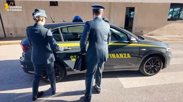 Corruzione a Bari, perquisizioni e indagini su otto persone: coinvolto anche il sindaco di Gioia del Colle