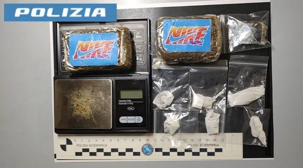 Spaccio di droga nella villa comunale di Manduria, arrestato giovane del posto