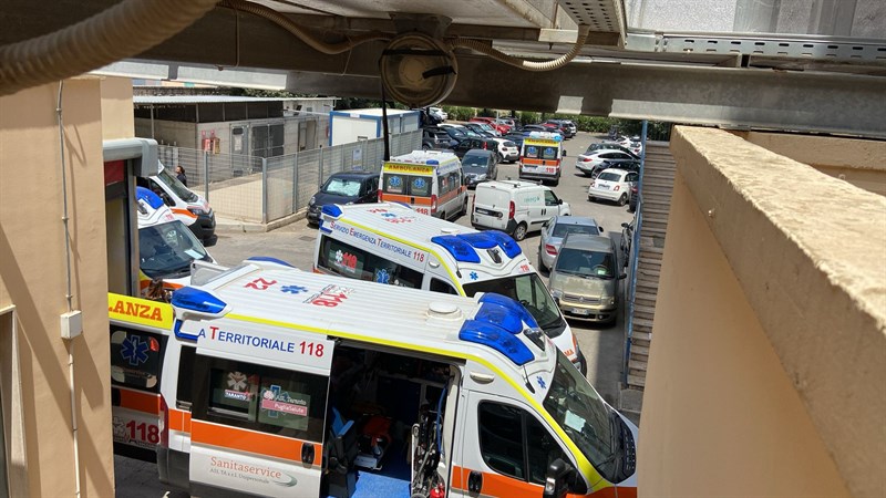 Ambulanze in coda, pronto soccorso al collasso IL VIDEO
