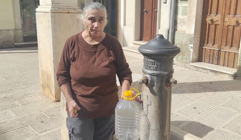 Appartamento senz'acqua e anche la fontana pubblica chiude i rubinetti