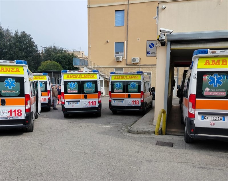 Ambulanze in attesa