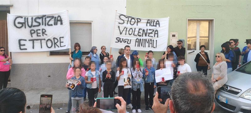 Rizzi infuoca la piazza contro chi ha ucciso il cane Ettore e rende pubblico il suo nome