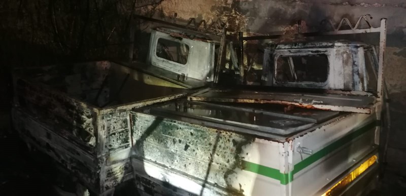 Azienda rifiuti sotto tiro, incendiati cinque automezzi