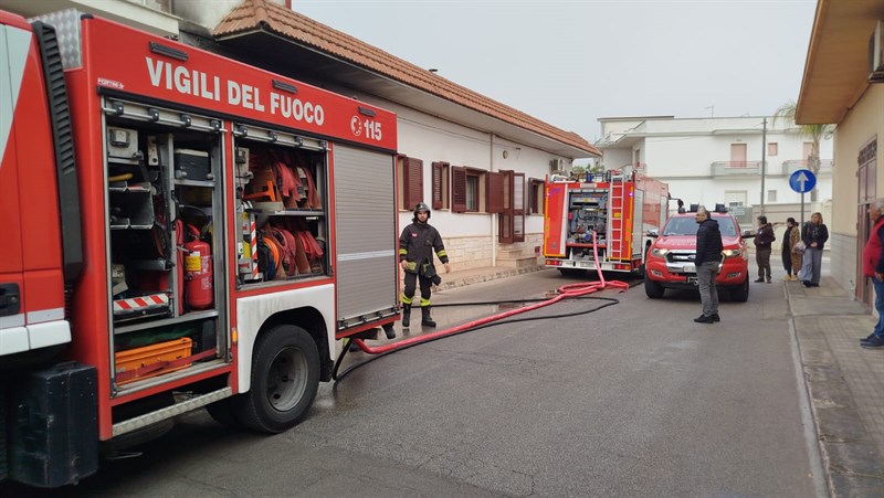 Fiamme nel garage di un'abitazione a Manduria, nessun ferito 