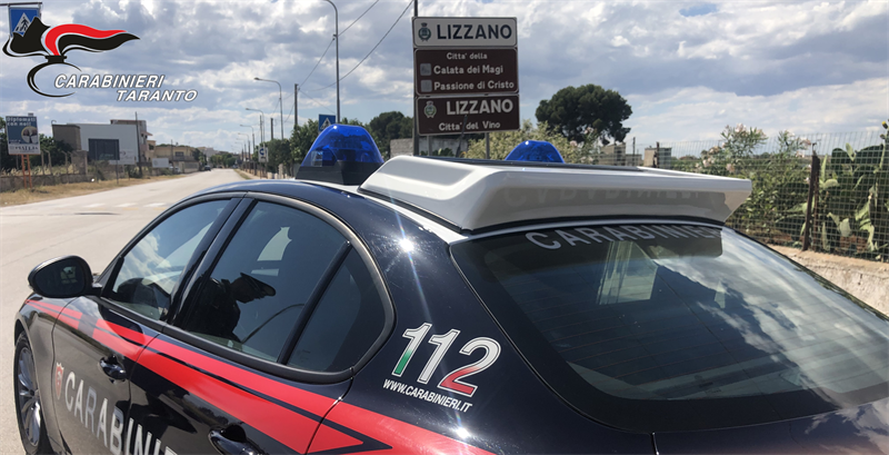 In giro con un panetto di hashish, arrestato lizzanese