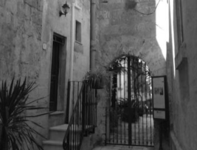 Tar: il cancello del ghetto era legittimo, il comune perde su tutti i fronti