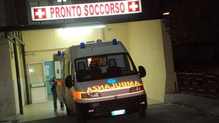 Anziana cade nel camino acceso, è grave al centro ustionati di Brindisi