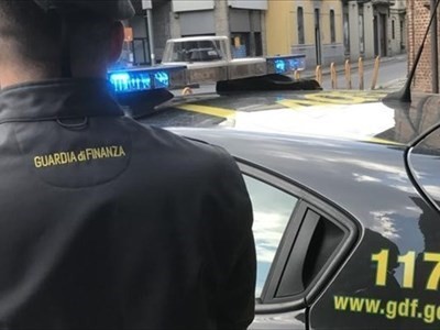 Prodotti pericolosi sugli scaffali, sequestri a Manduria, Grottaglie, Ginosa e Taranto