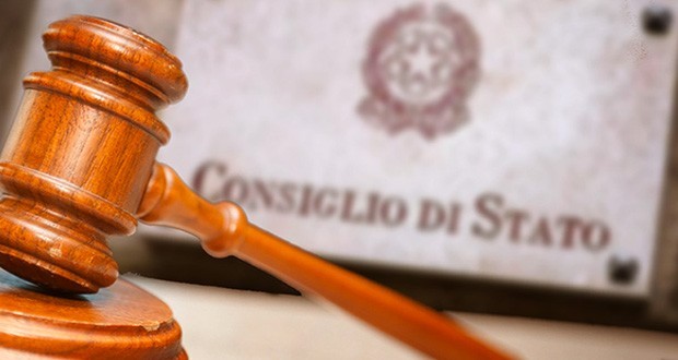 Stop alla demolizione della casa al mare abusiva